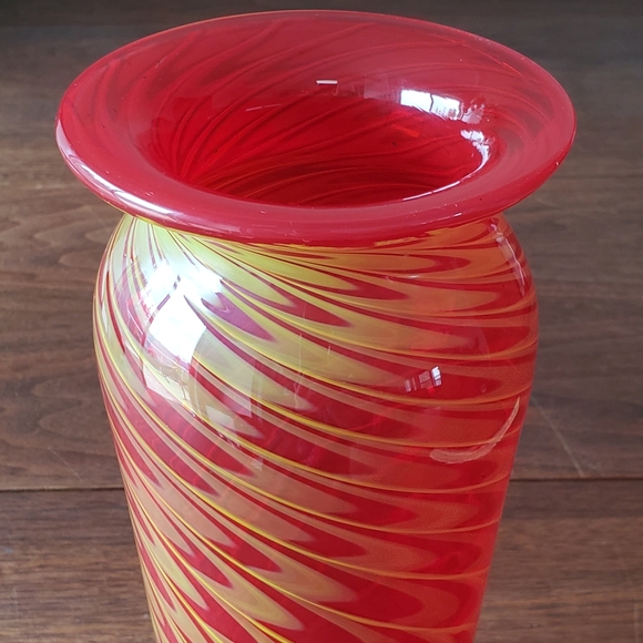 Art Glass Vase-Red and Yellow Flower Vase-Swirled Optic Pulled Feather - Picture 6 of 7